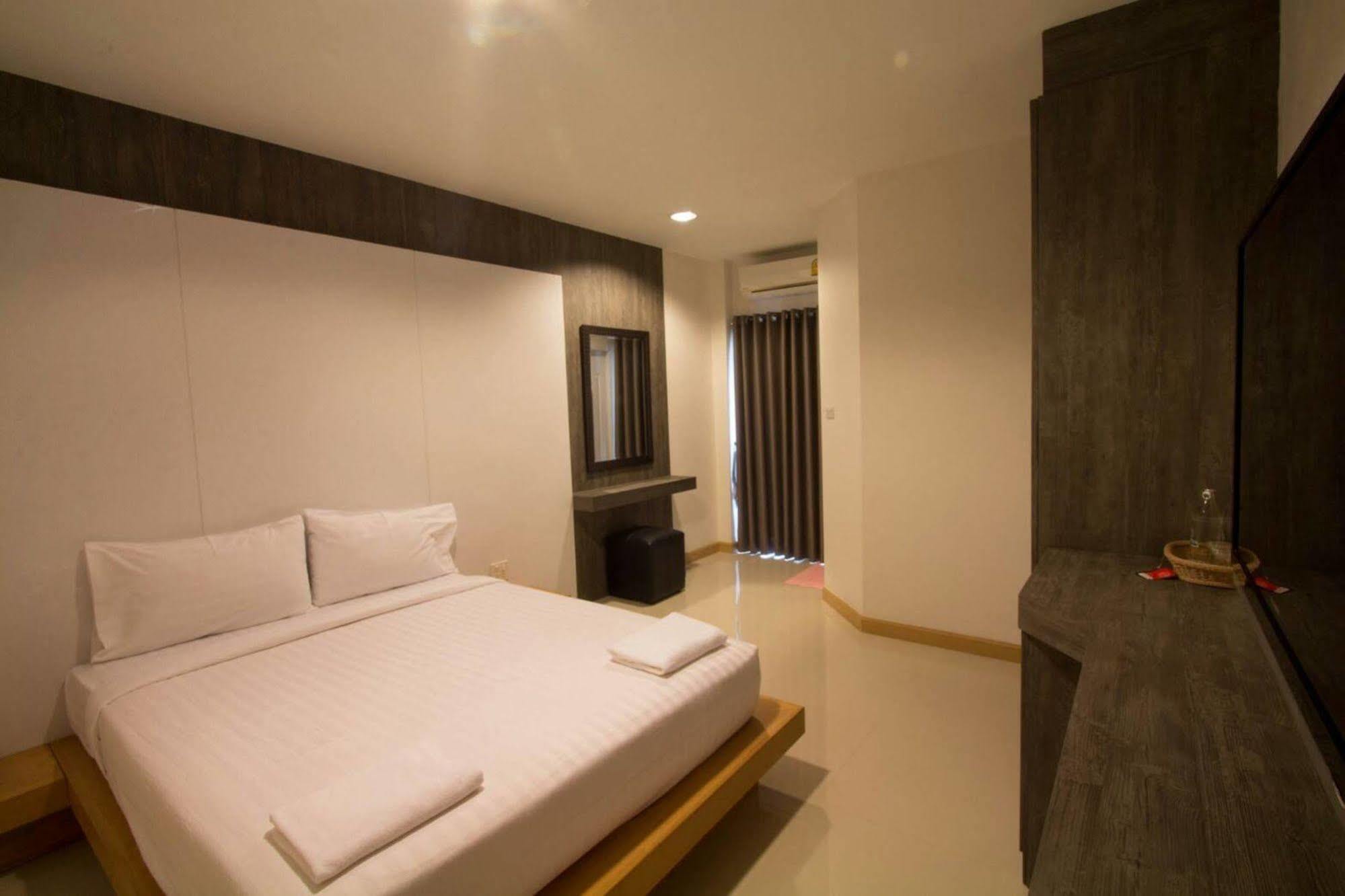 Fortune Surin Hotel Esterno foto